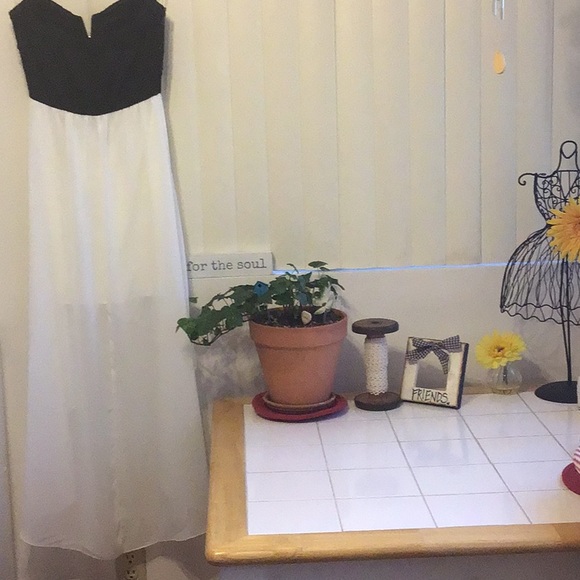 ‘Windsor’ Black Sequined Strapless Dress - Picture 4 of 7